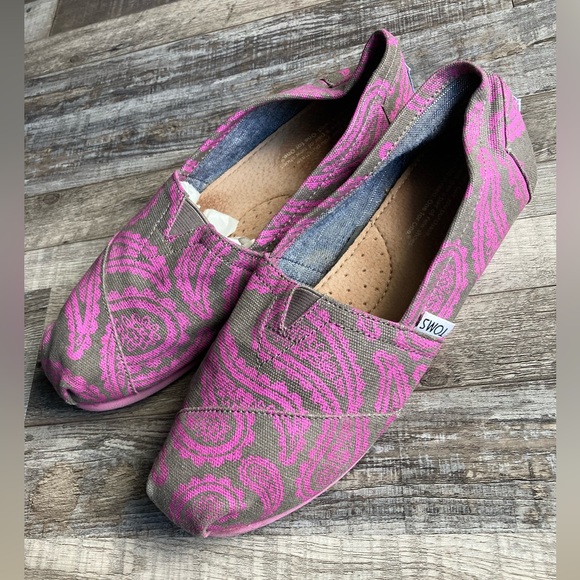 TOMS PINK AND GREY PAISLEY PRINT SHOES W7.5 - Picture 3 of 10